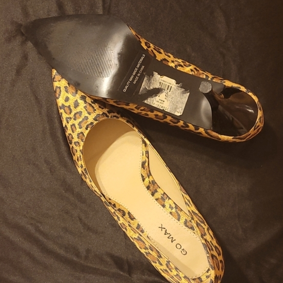 Go Max: Leopard Print Pumps - Picture 5 of 9